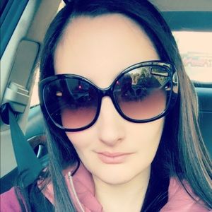 Meet your Posher, Theresa-anne